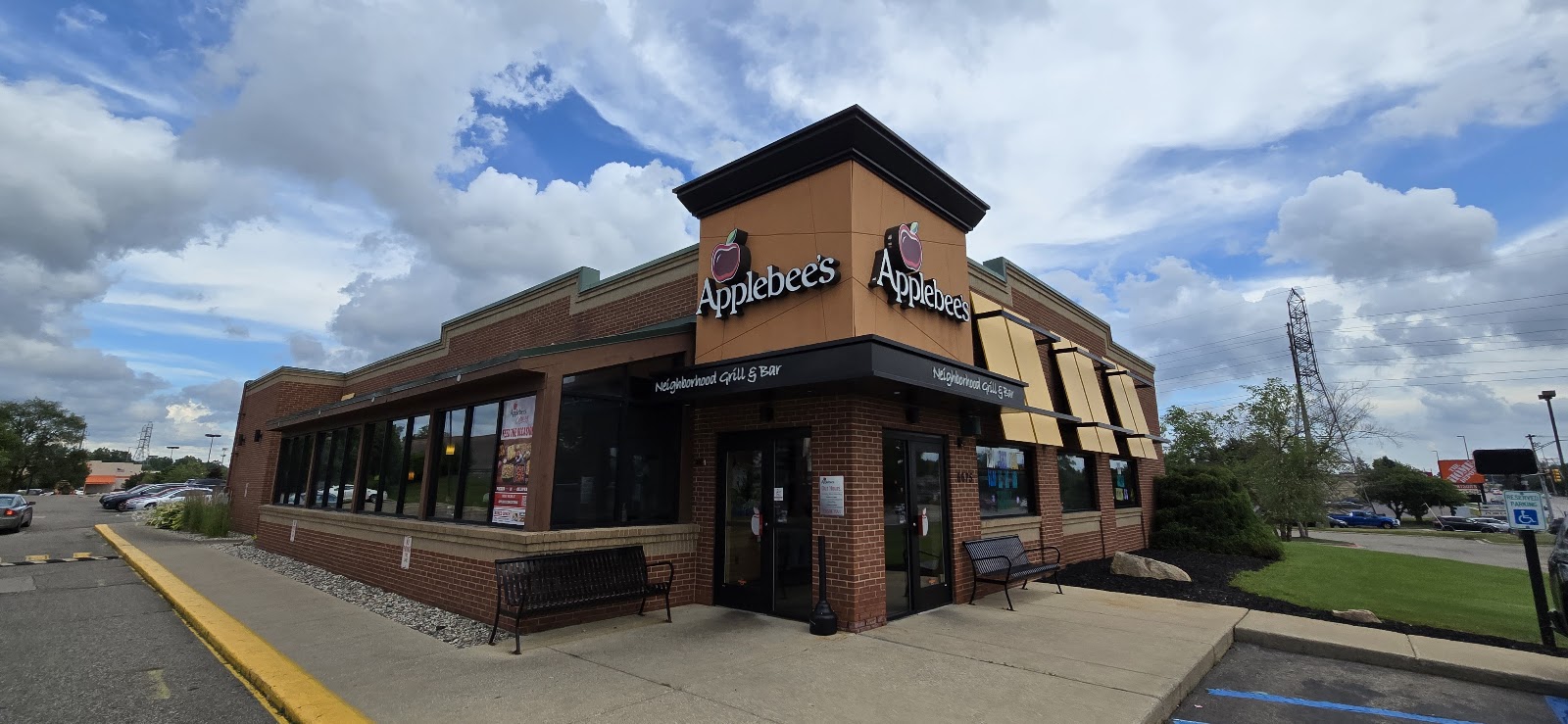 Applebee's Grill + Bar in Dearborn Heights