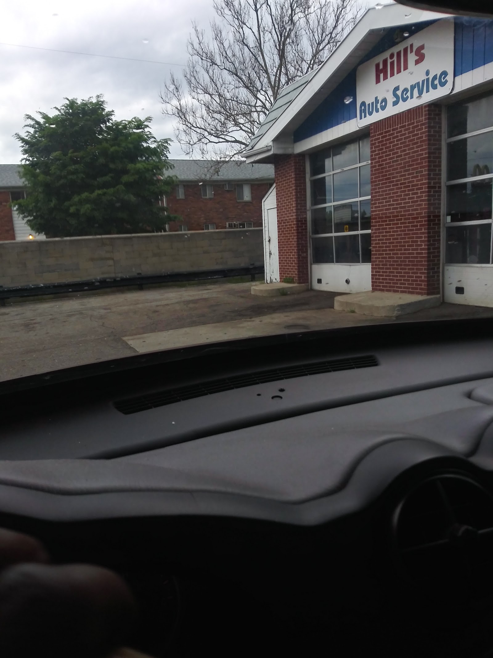 Hill's Auto Services Inc — photo