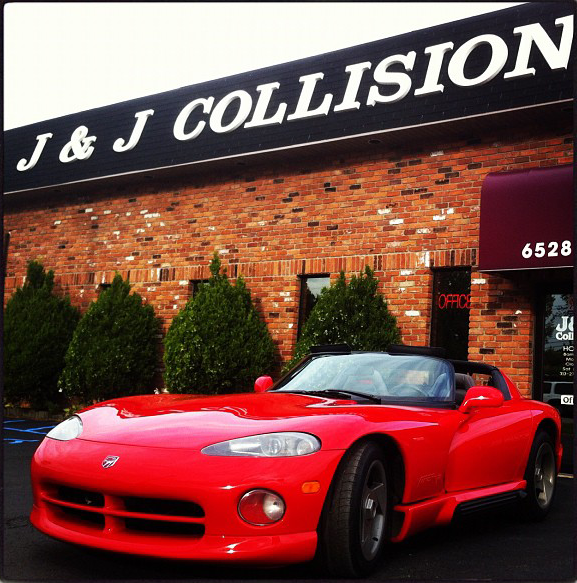 J & J Collision Service Inc. in Dearborn Heights