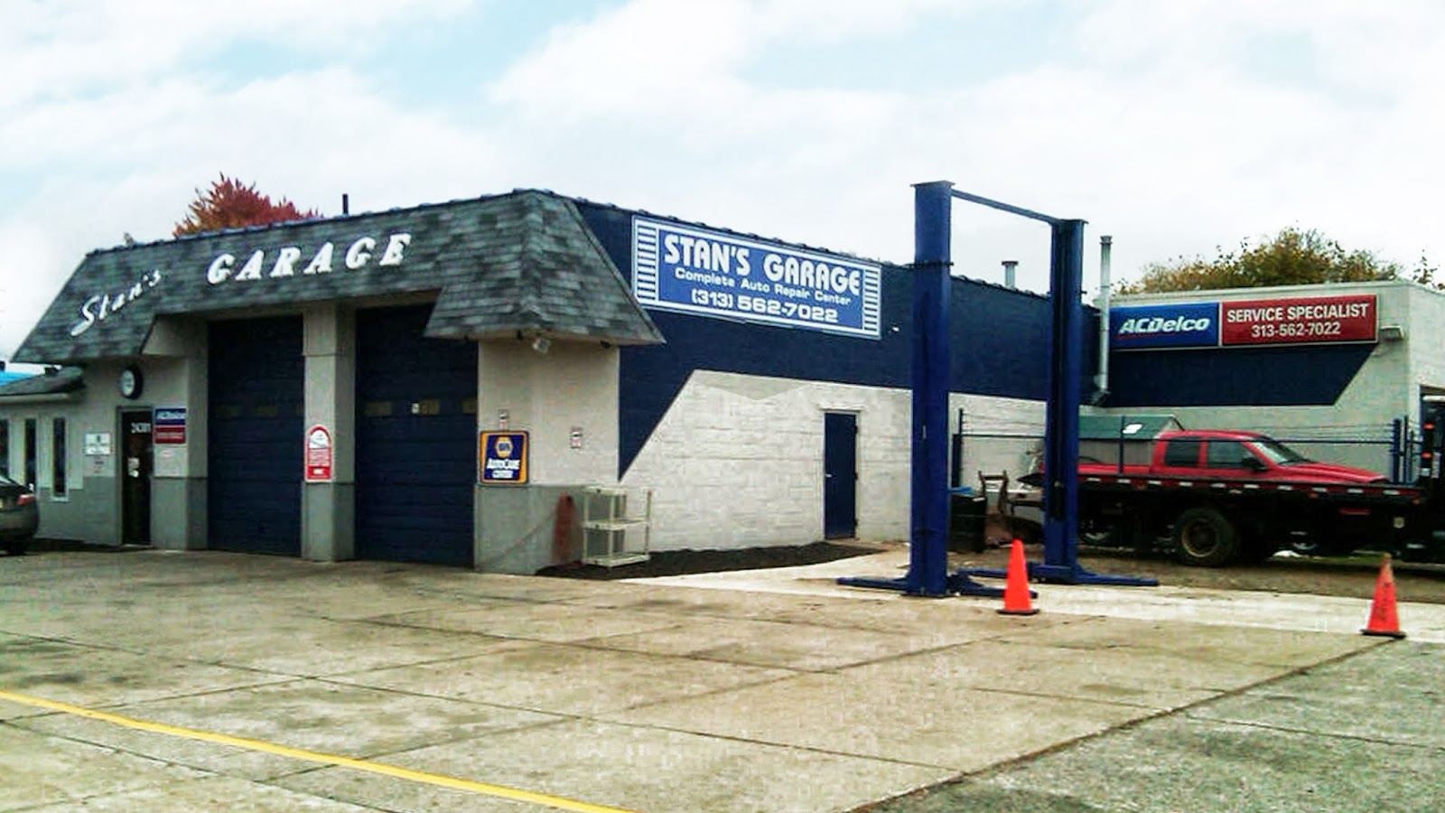 Stan's Garage — photo